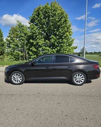 Skoda Superb cena 85000 przebieg: 161000, rok produkcji 2018 z Barczewo małe 191